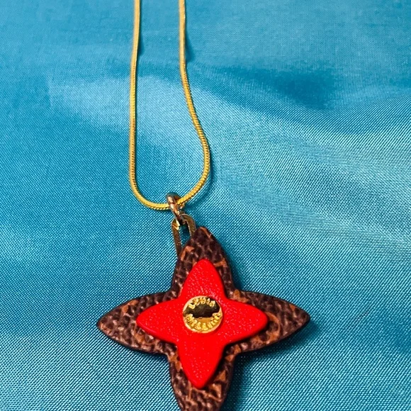 Louis Vuitton Red & Brown Flower Star Charm on Necklace NIB - Picture 6 of 7